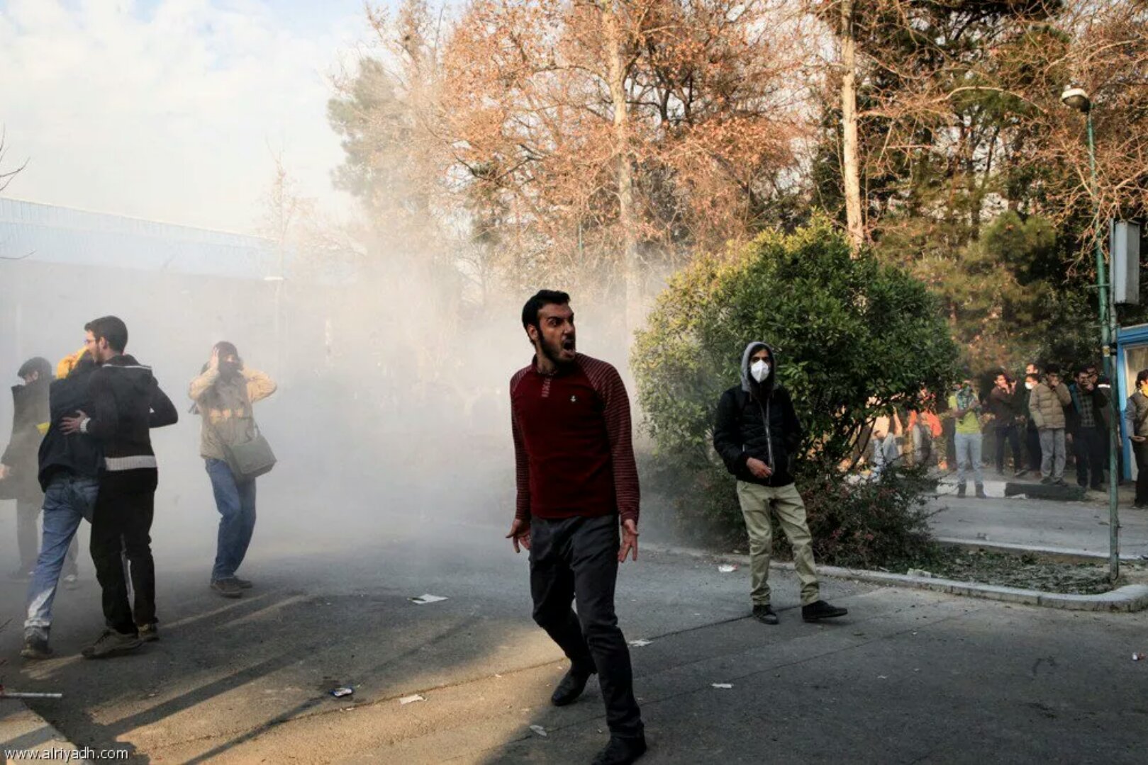 从抗议到暴动：伊朗起义三日谈-激流网