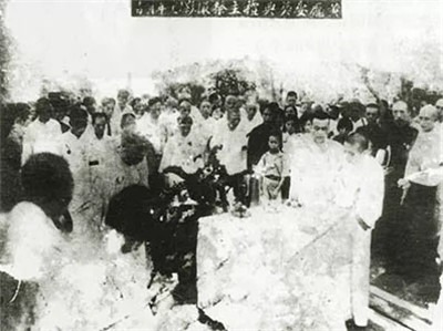 黄爱——建党后最早牺牲的工运先驱，远在德国的周恩来作诗悼念，毛泽东两次为其开追悼会-激流网